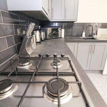 Modern 3 Bed, Contractors Welcome, Bradford Bradford  Buitenkant foto