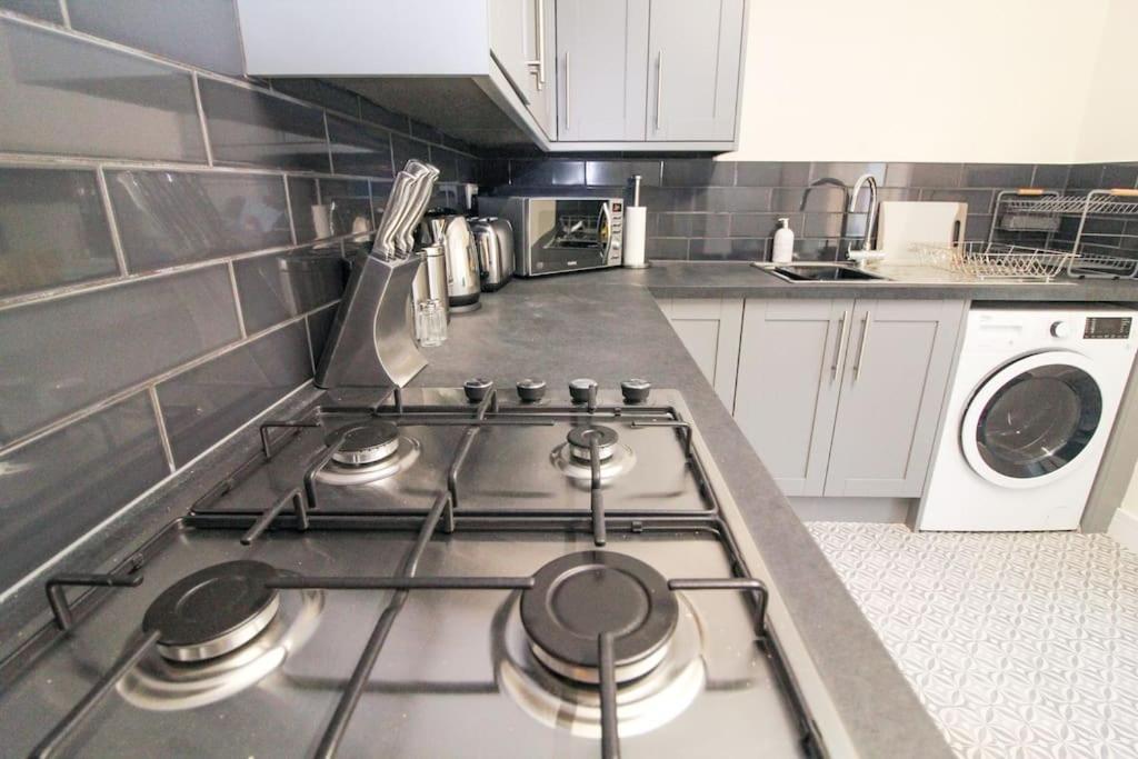 Modern 3 Bed, Contractors Welcome, Bradford Bradford  Buitenkant foto