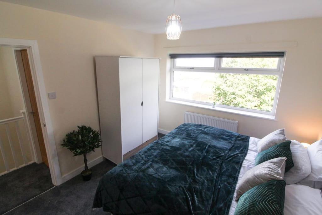 Modern 3 Bed, Contractors Welcome, Bradford Bradford  Buitenkant foto