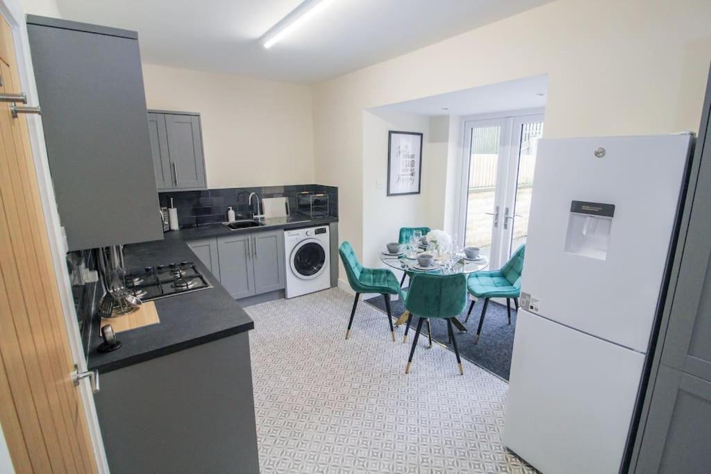 Modern 3 Bed, Contractors Welcome, Bradford Bradford  Buitenkant foto