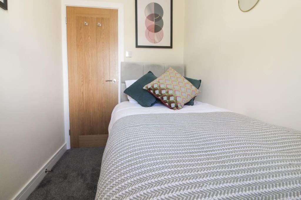 Modern 3 Bed, Contractors Welcome, Bradford Bradford  Buitenkant foto