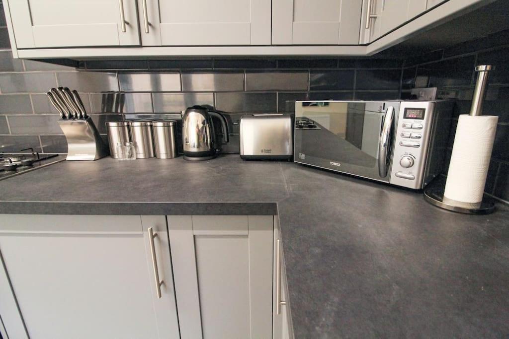 Modern 3 Bed, Contractors Welcome, Bradford Bradford  Buitenkant foto