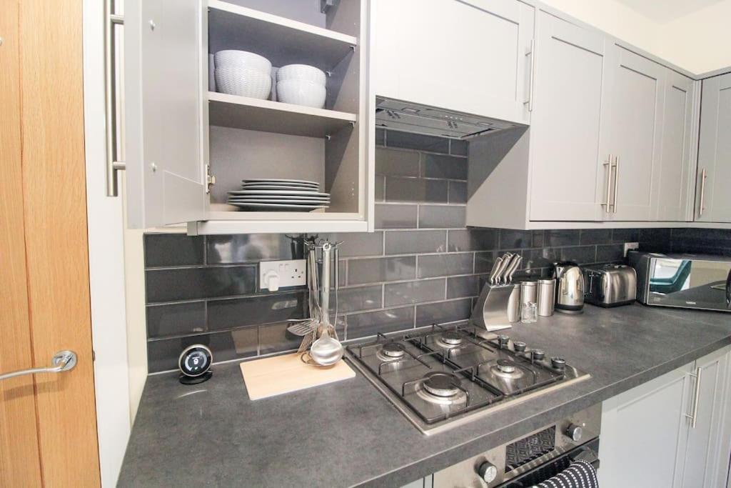 Modern 3 Bed, Contractors Welcome, Bradford Bradford  Buitenkant foto
