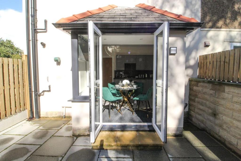 Modern 3 Bed, Contractors Welcome, Bradford Bradford  Buitenkant foto