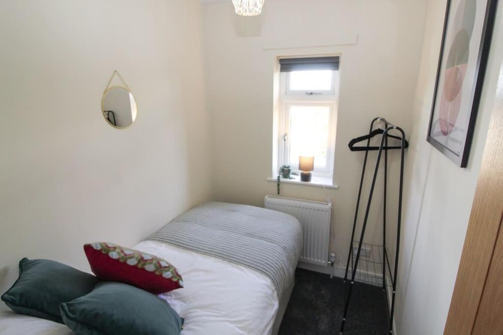Modern 3 Bed, Contractors Welcome, Bradford Bradford  Buitenkant foto