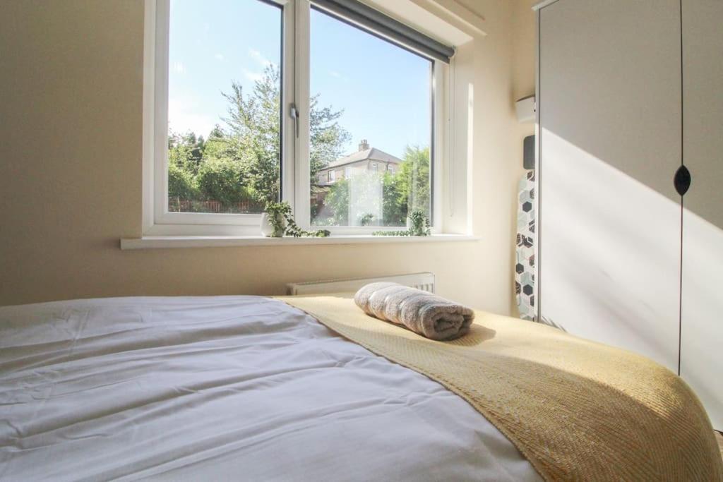 Modern 3 Bed, Contractors Welcome, Bradford Bradford  Buitenkant foto