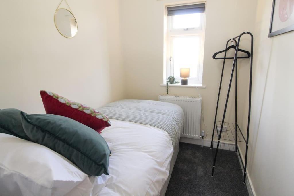 Modern 3 Bed, Contractors Welcome, Bradford Bradford  Buitenkant foto