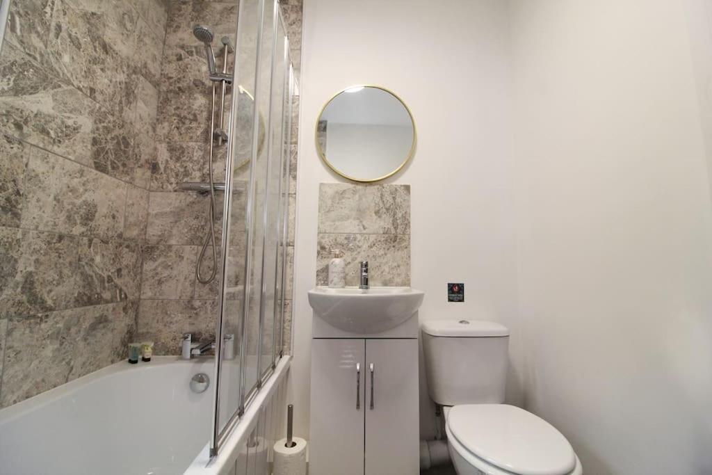 Modern 3 Bed, Contractors Welcome, Bradford Bradford  Buitenkant foto