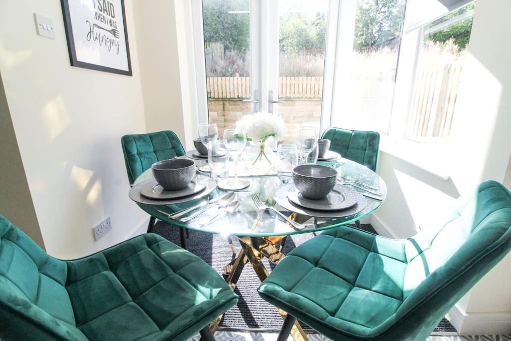 Modern 3 Bed, Contractors Welcome, Bradford Bradford  Buitenkant foto