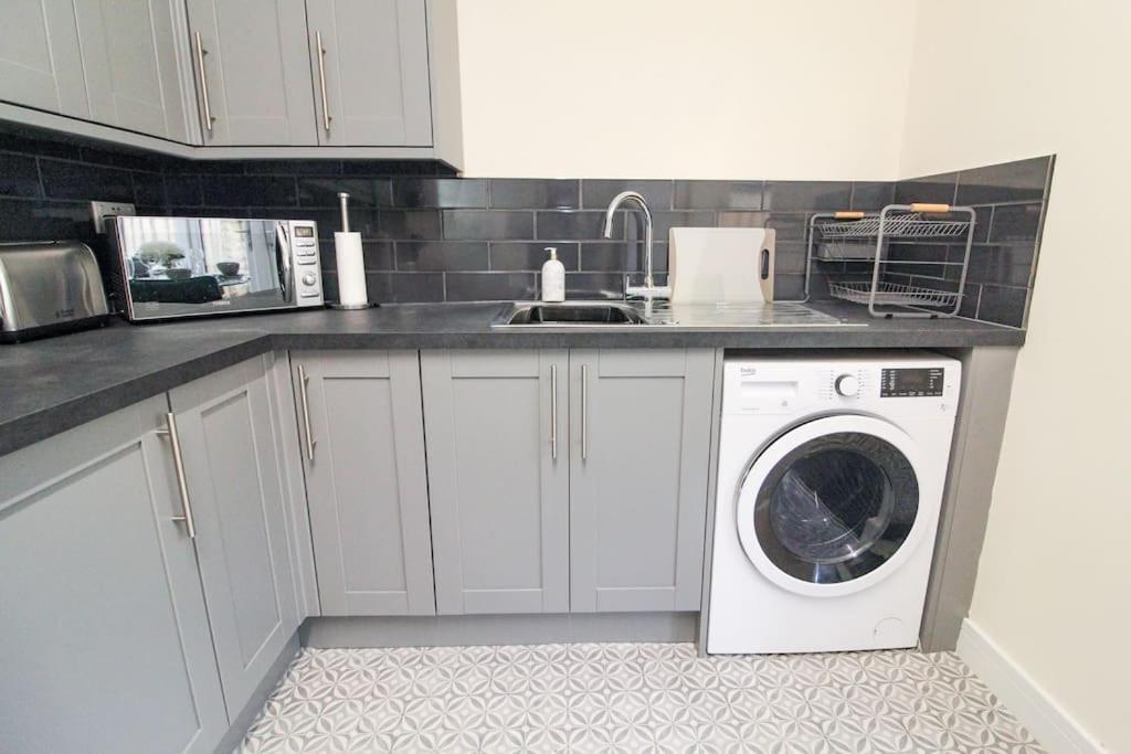 Modern 3 Bed, Contractors Welcome, Bradford Bradford  Buitenkant foto