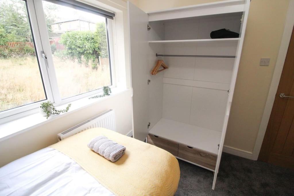Modern 3 Bed, Contractors Welcome, Bradford Bradford  Buitenkant foto